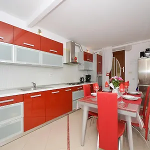 https://apartment-nikolina-trogir.hotels-in-trogir.com