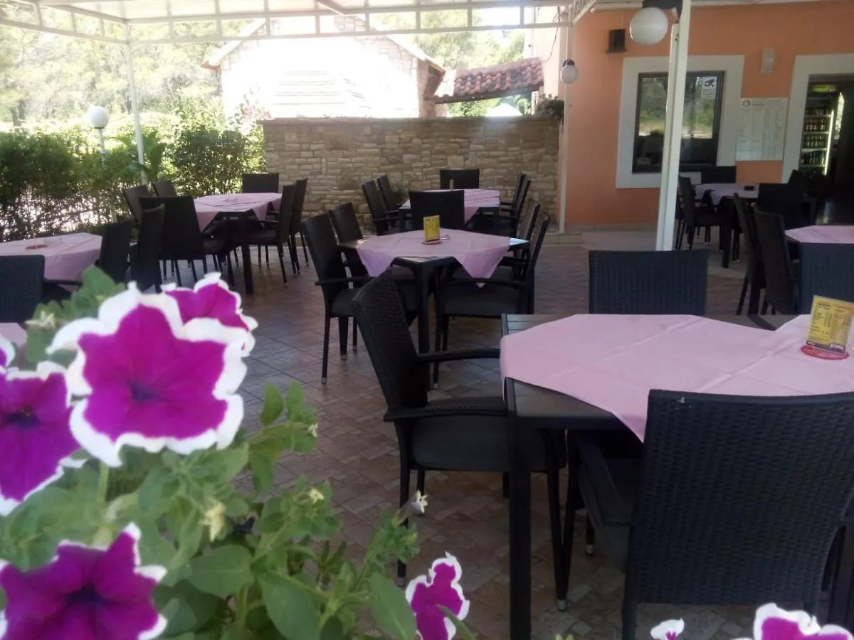Hotel Pansion restoran Marin à Posedarje Maison d'hôtes